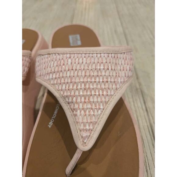 FitFlop Women's Pink Raffia Thong Sandals Size 7 with Microwobbleboard Tech - Picture 2 of 8